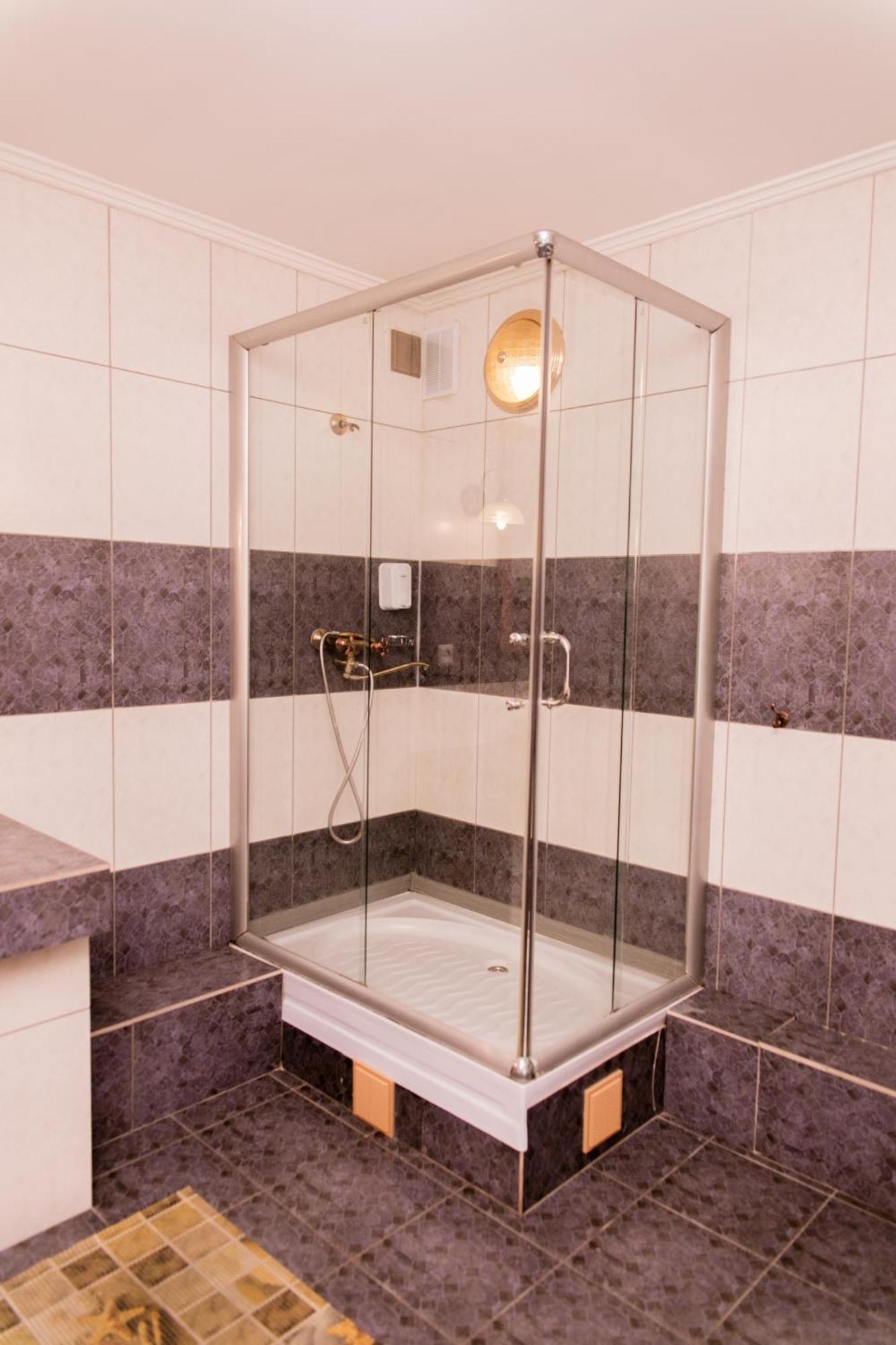 Galirad Hotel Ustʼ-Kamenogorsk Quarto foto