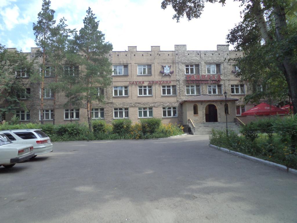 Galirad Hotel Ustʼ-Kamenogorsk Exterior foto
